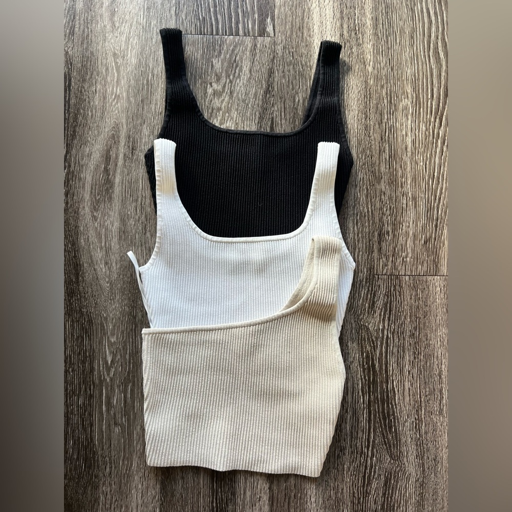 Aritzia Babaton Sculpt Knit tops
